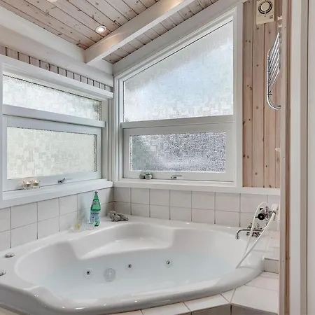 Ove - 500m From The Sea By Interhome Feriehus *